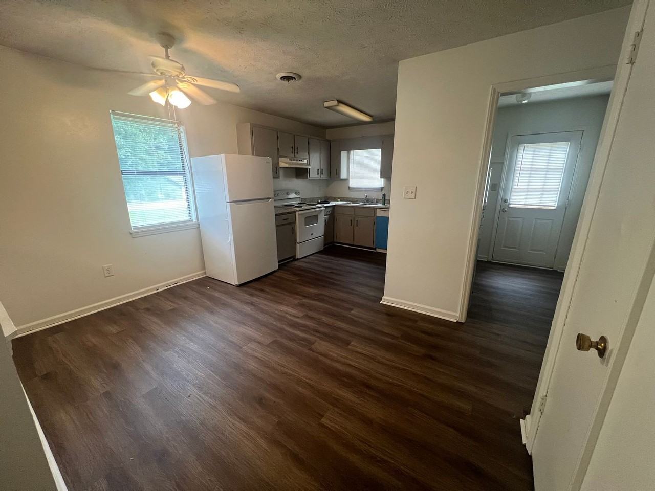 232 Laurie Dr - Photo 6 of 10