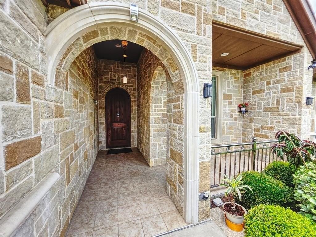 1021 Saint Matthew Cir - Photo 7 of 40