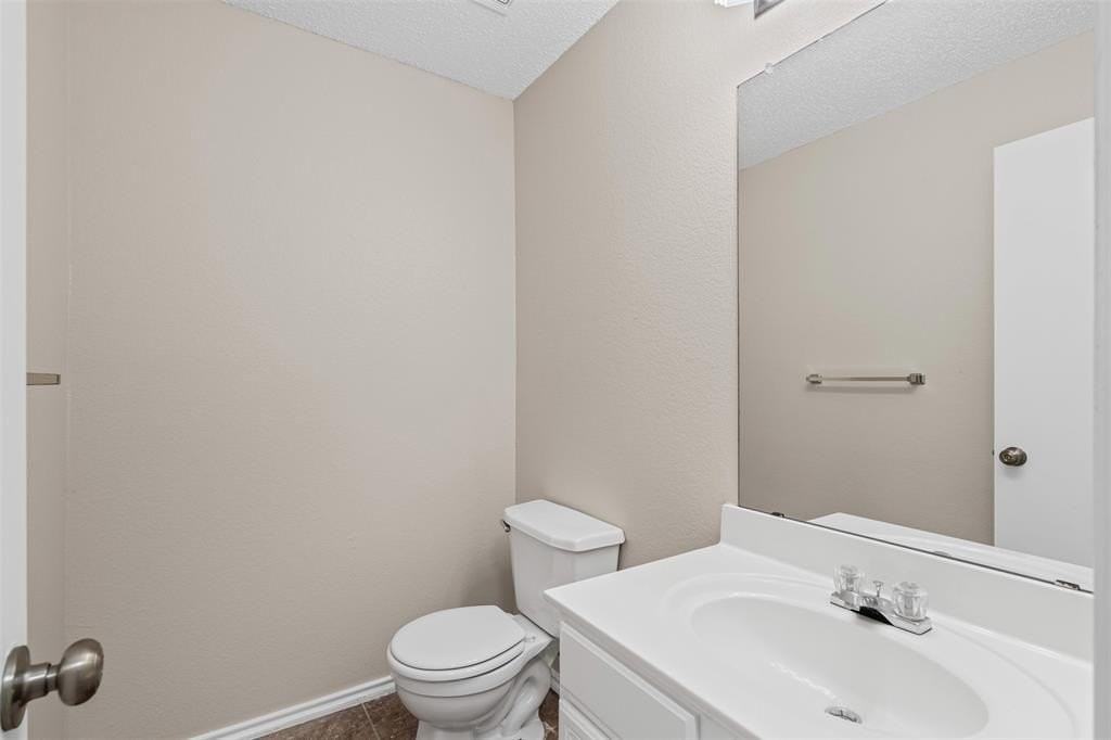 6505 Tara Ln - Photo 7 of 34