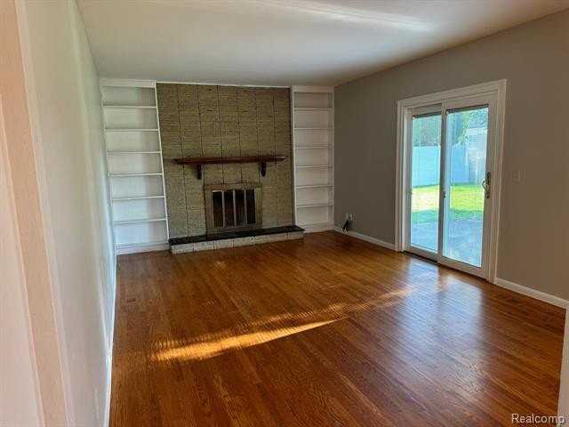 5028 Abington Dr - Photo 4 of 21