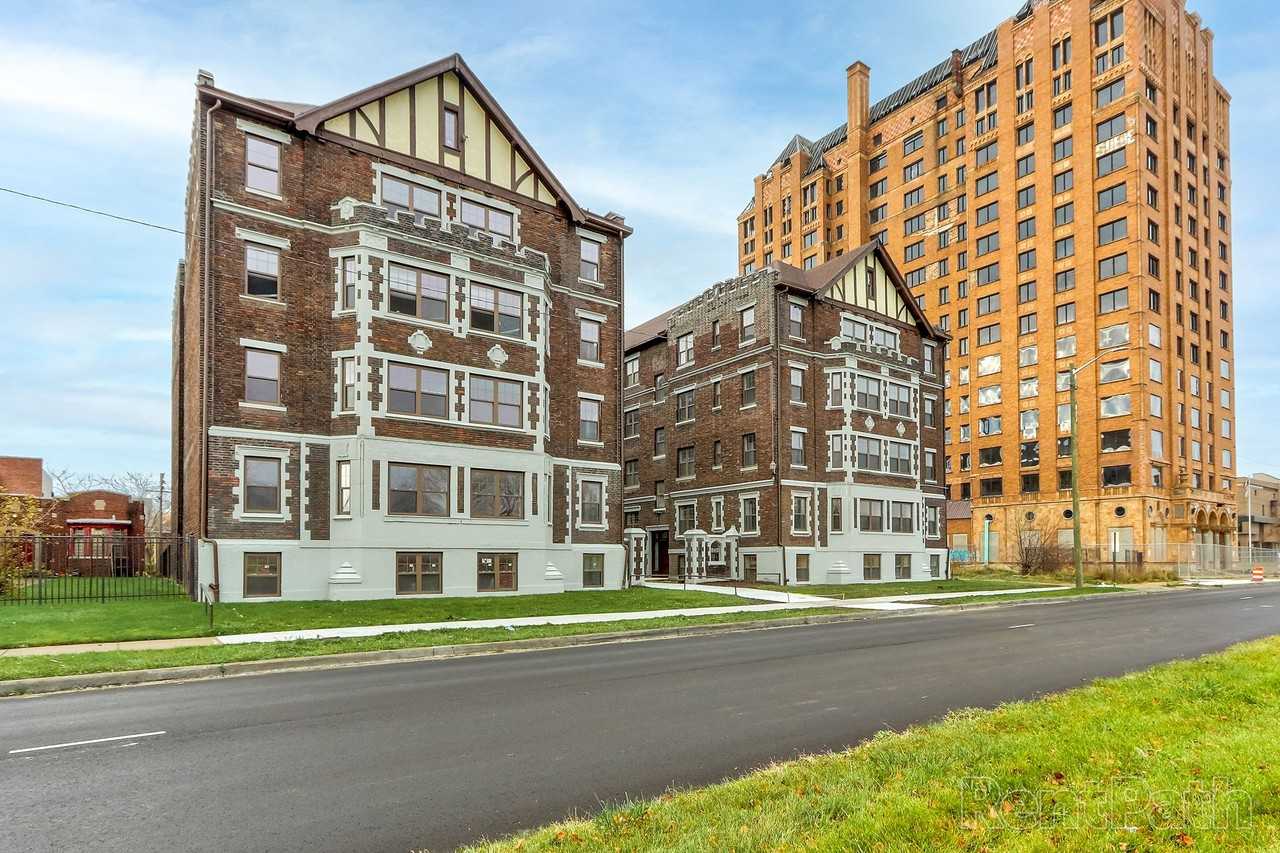 Manning Manor - Photo 2 of 44