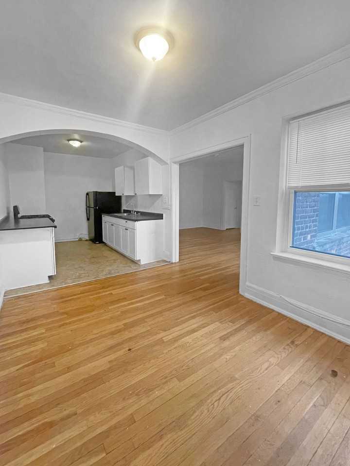 Manning Manor - Photo 3 of 44