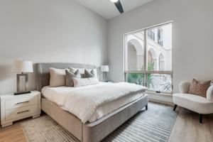 featured image of 515 W 10th St