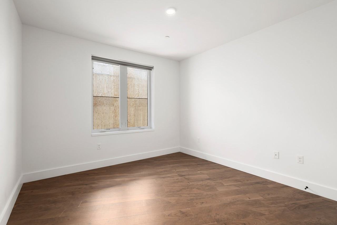 ONE MONTH FREE ON SELECT UNITS | NO BROKER FEE | $1,000 DEPOSIT | NO LAST MONTH'S RENT - Photo 7 of 21