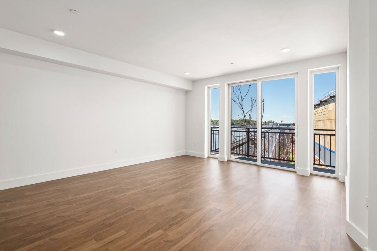 ONE MONTH FREE ON SELECT UNITS | NO BROKER FEE | $1,000 DEPOSIT | NO LAST MONTH'S RENT - Photo 4 of 21