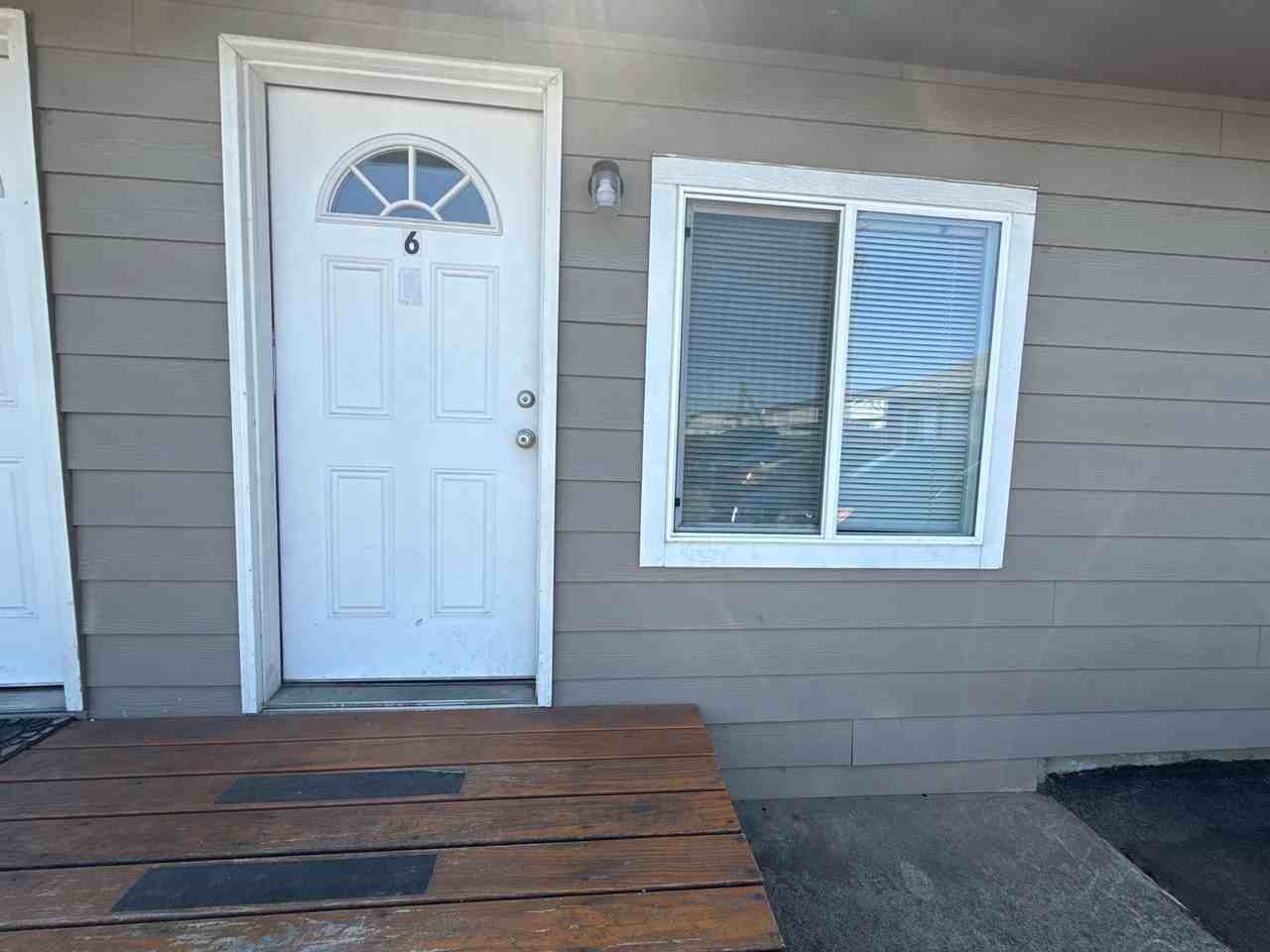 3355 Portland Rd NE - Photo 2 of 9