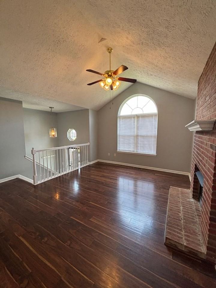 210 Scarlet Ave - Photo 2 of 23