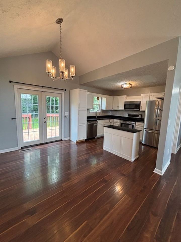 210 Scarlet Ave - Photo 3 of 23