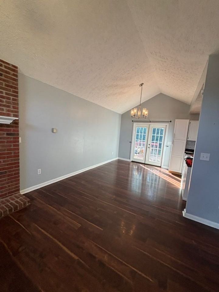 210 Scarlet Ave - Photo 4 of 23