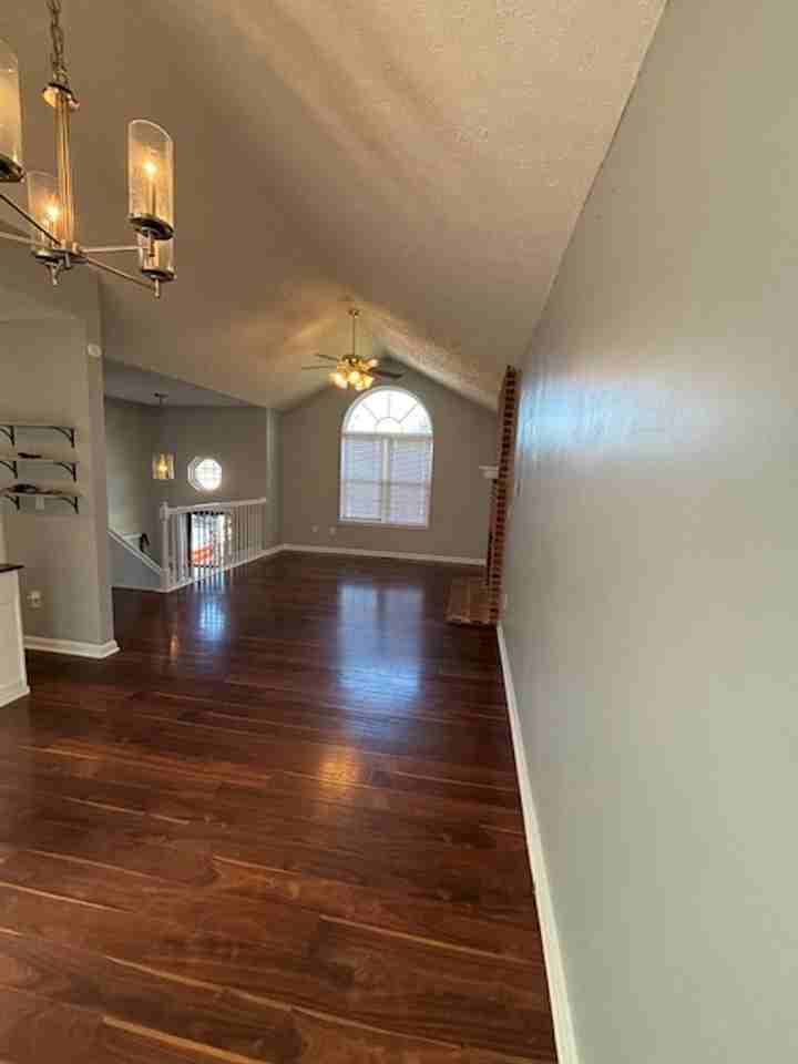 210 Scarlet Ave - Photo 5 of 23