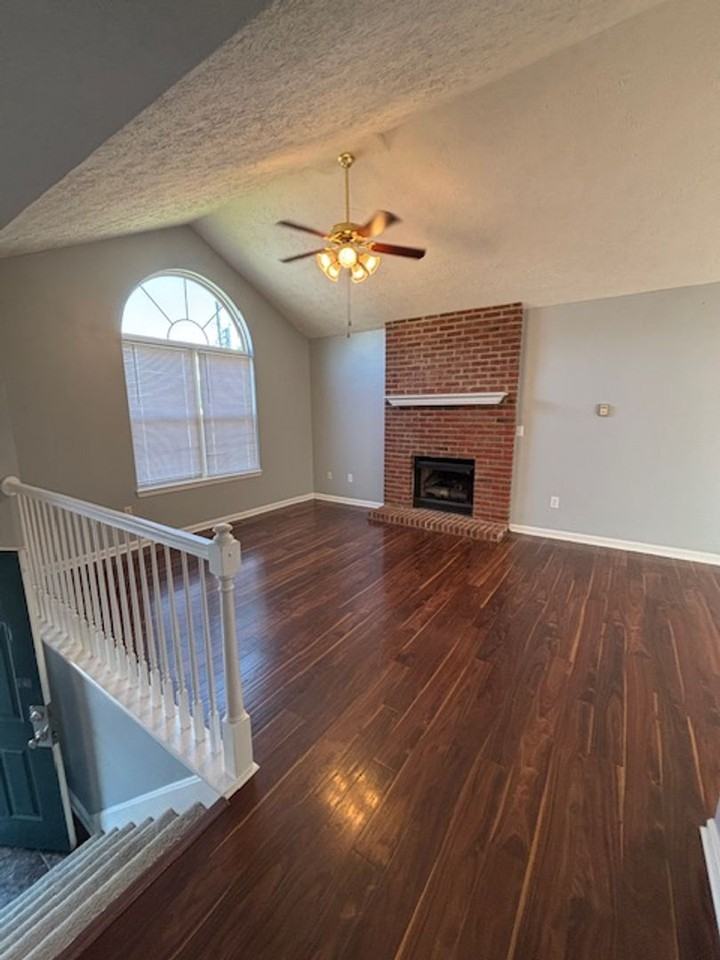 210 Scarlet Ave - Photo 6 of 23