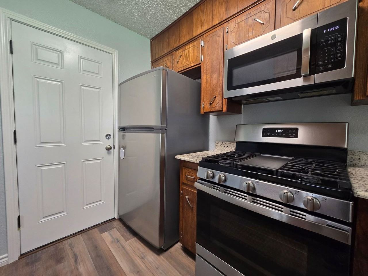 1017 Westover Dr - Photo 5 of 23