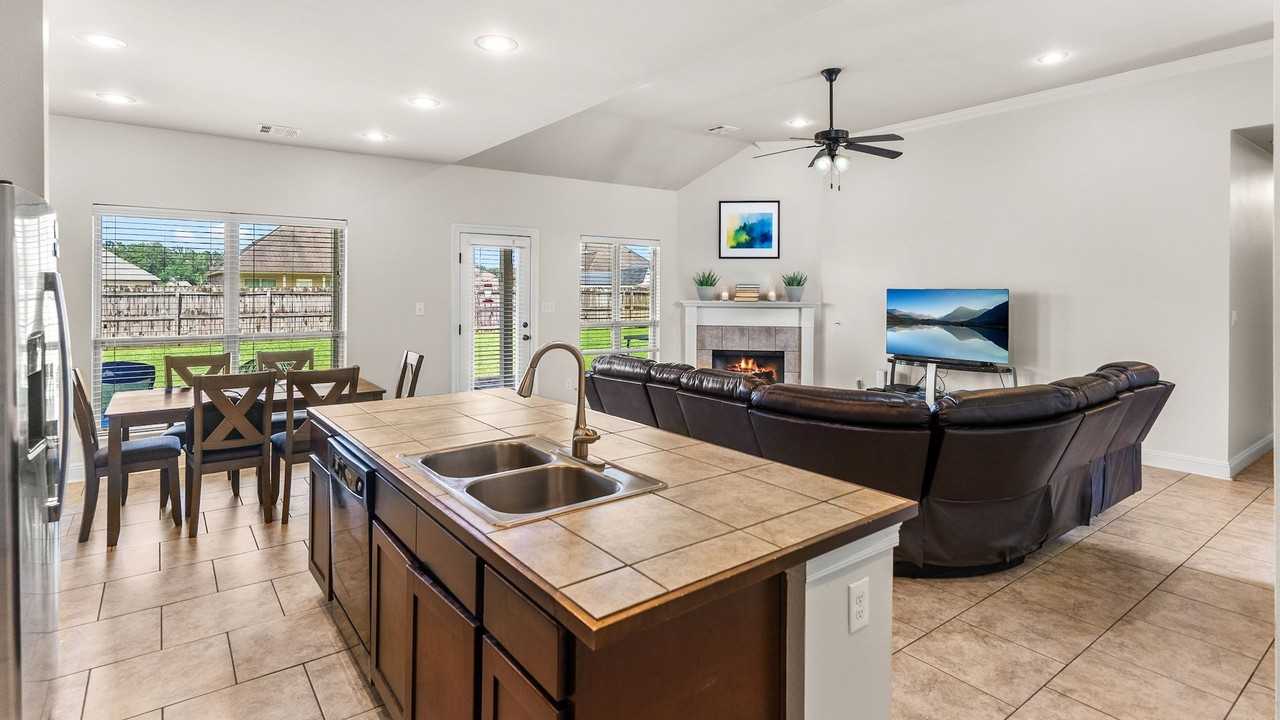 17634 Hoods Ridge Dr - Photo 2 of 12