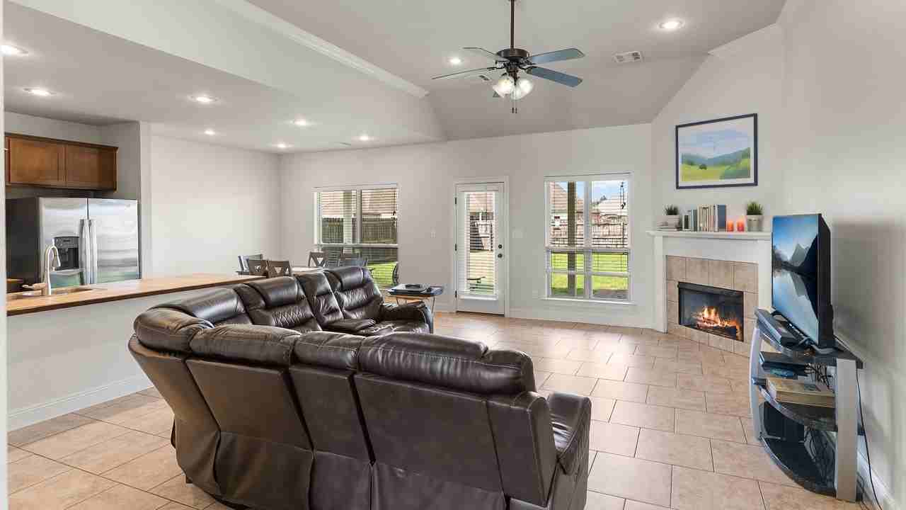 17634 Hoods Ridge Dr - Photo 3 of 12