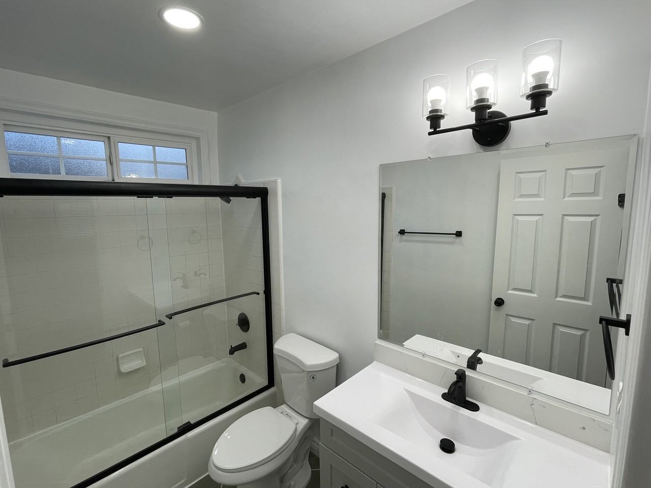 437 W 11th St #2 - Photo 5 of 10