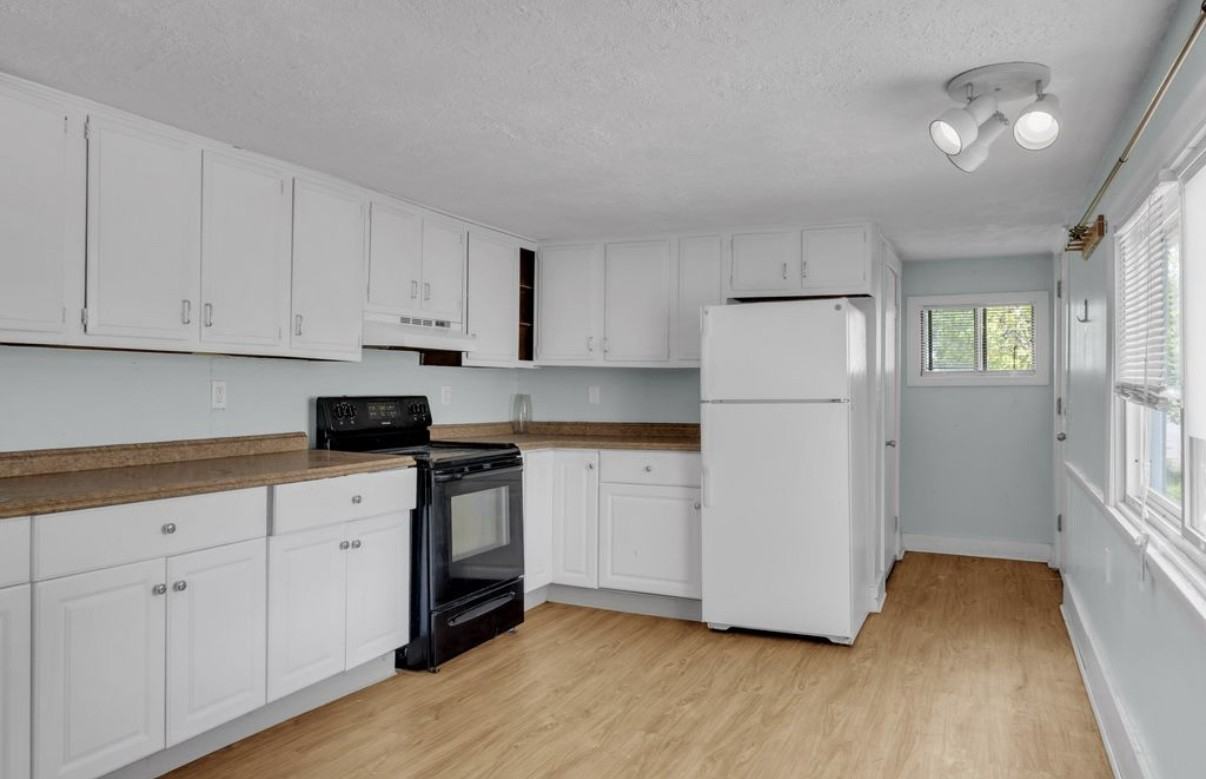 138 Summer St #101 - Photo 2 of 10