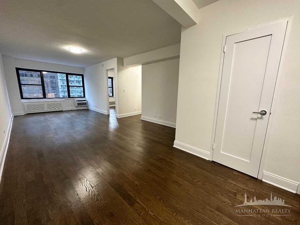 E 45th St #9G - Photo 2 of 8