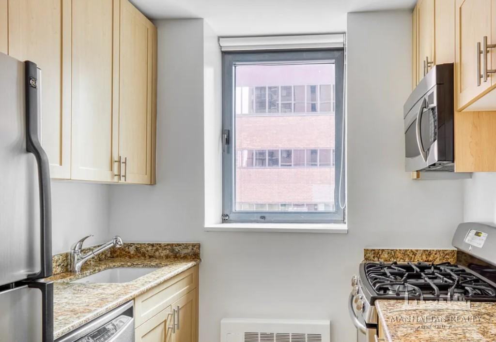 W 48th St #11P - Photo 3 of 9