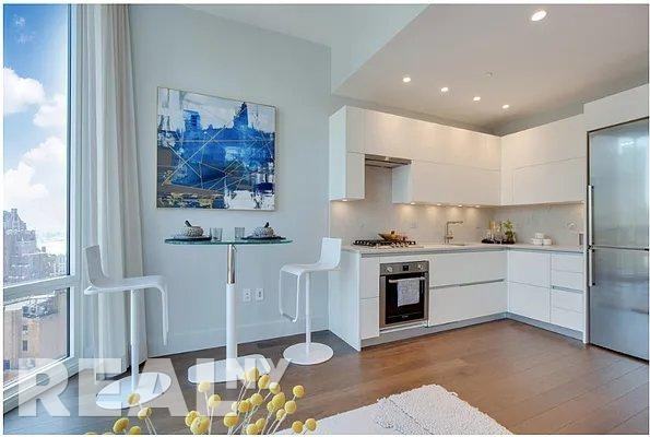 E 44th St #20G - Photo 2 of 5