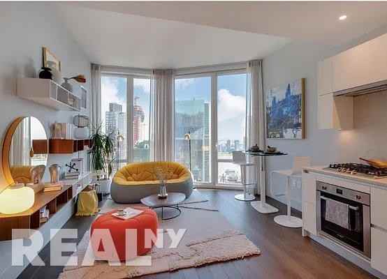 E 44th St #20G - Photo 4 of 5