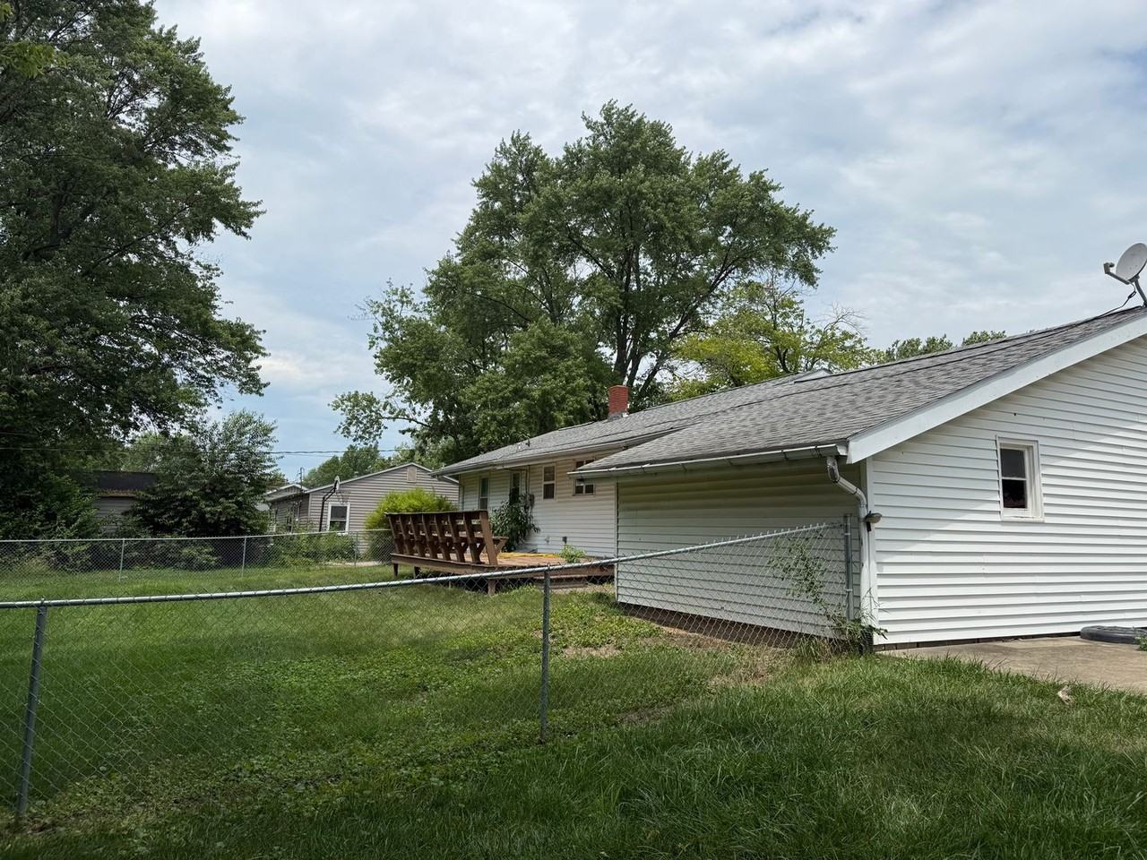 25 Linda Ln - Photo 3 of 4