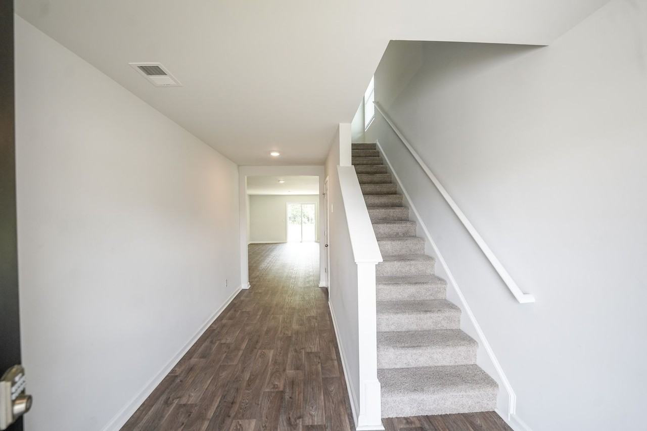 459 Coconut Dr - Photo 4 of 34