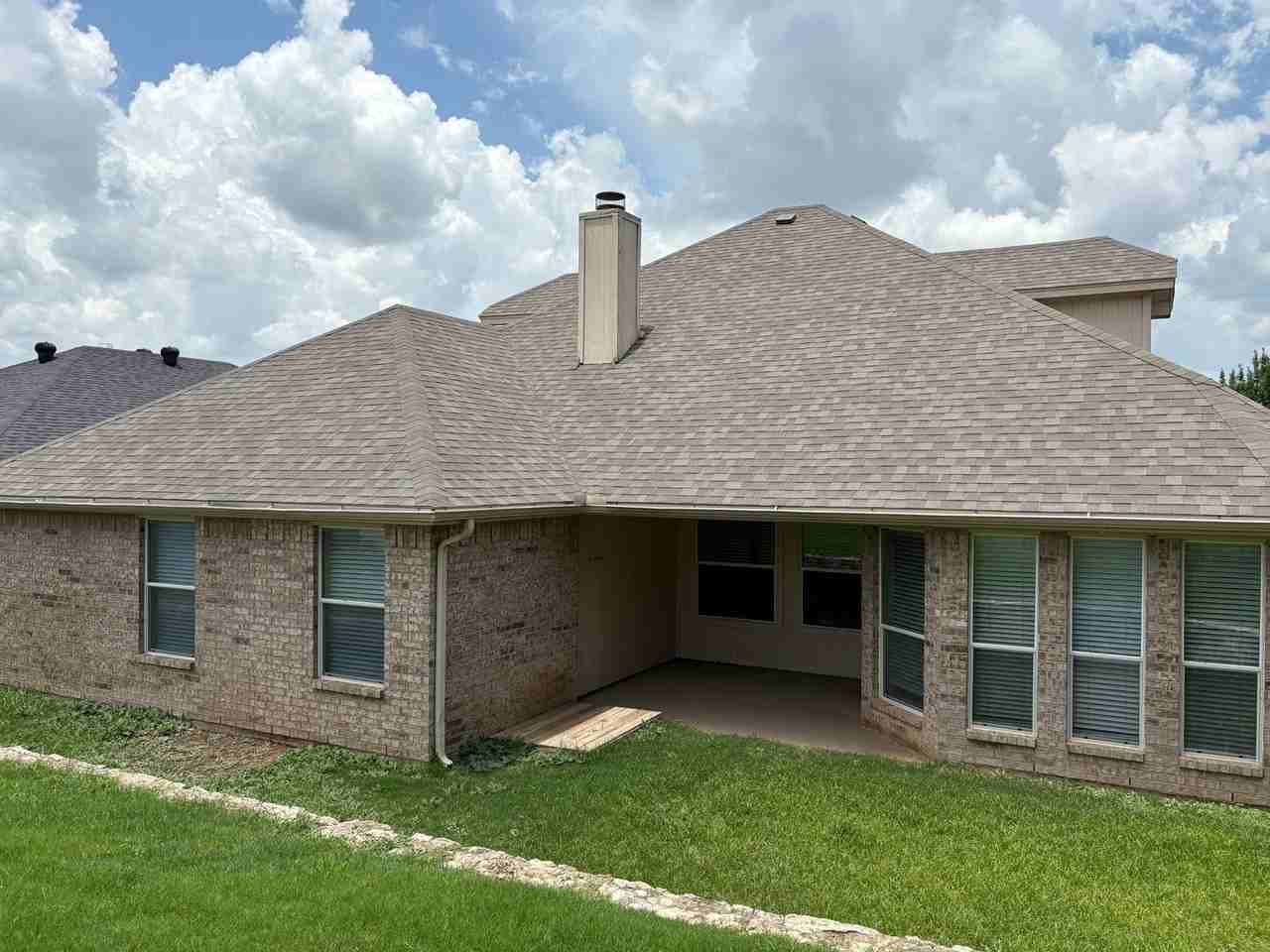205 Carriage Dr - Photo 2 of 41