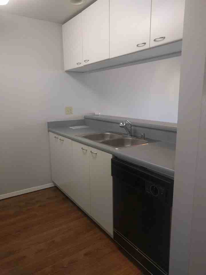 1835 Queen Anne Ave N #103 - Photo 6 of 13