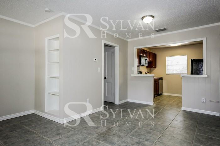 885 S Lakeview Ave - Photo 3 of 15