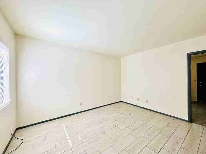 652 E Drachman St - Photo 3 of 15