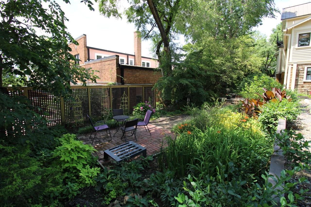 147  E Chestnut - Photo 4 of 10