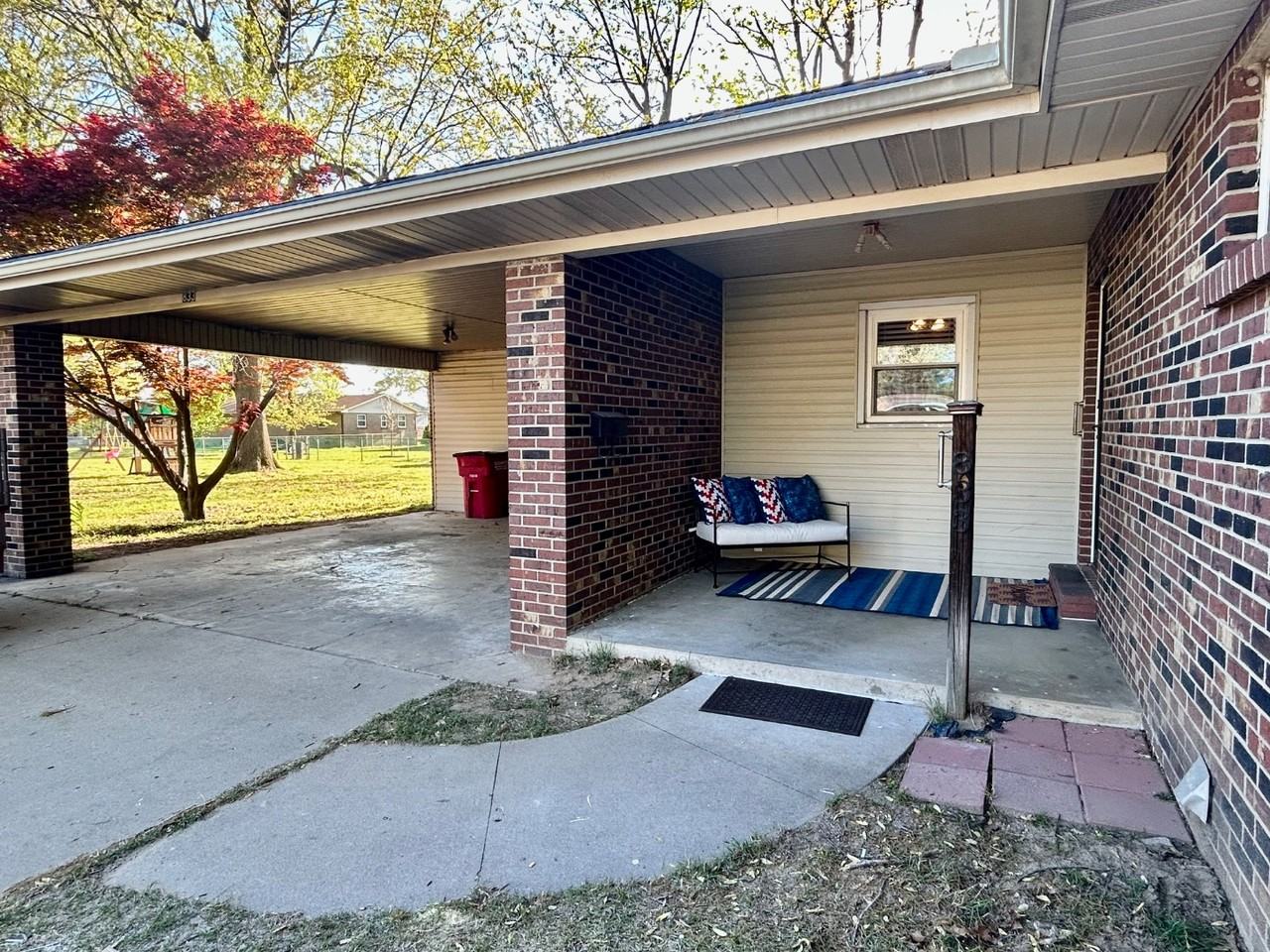 833 Stanford Dr - Photo 4 of 15