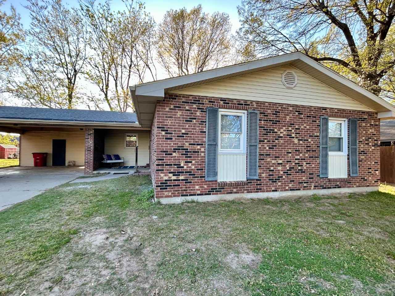833 Stanford Dr - Photo 5 of 15