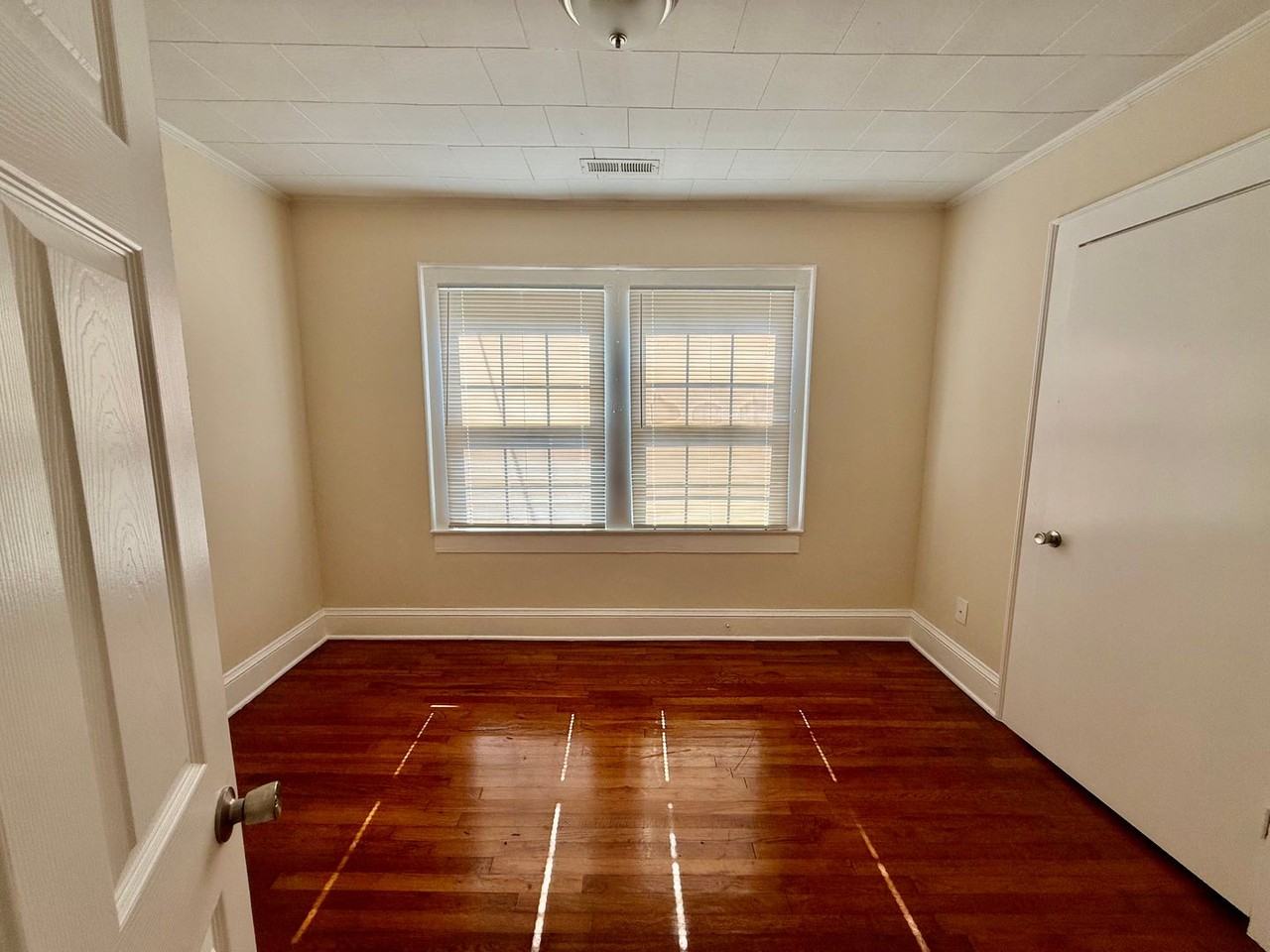 311 Providence Rd - Photo 7 of 11