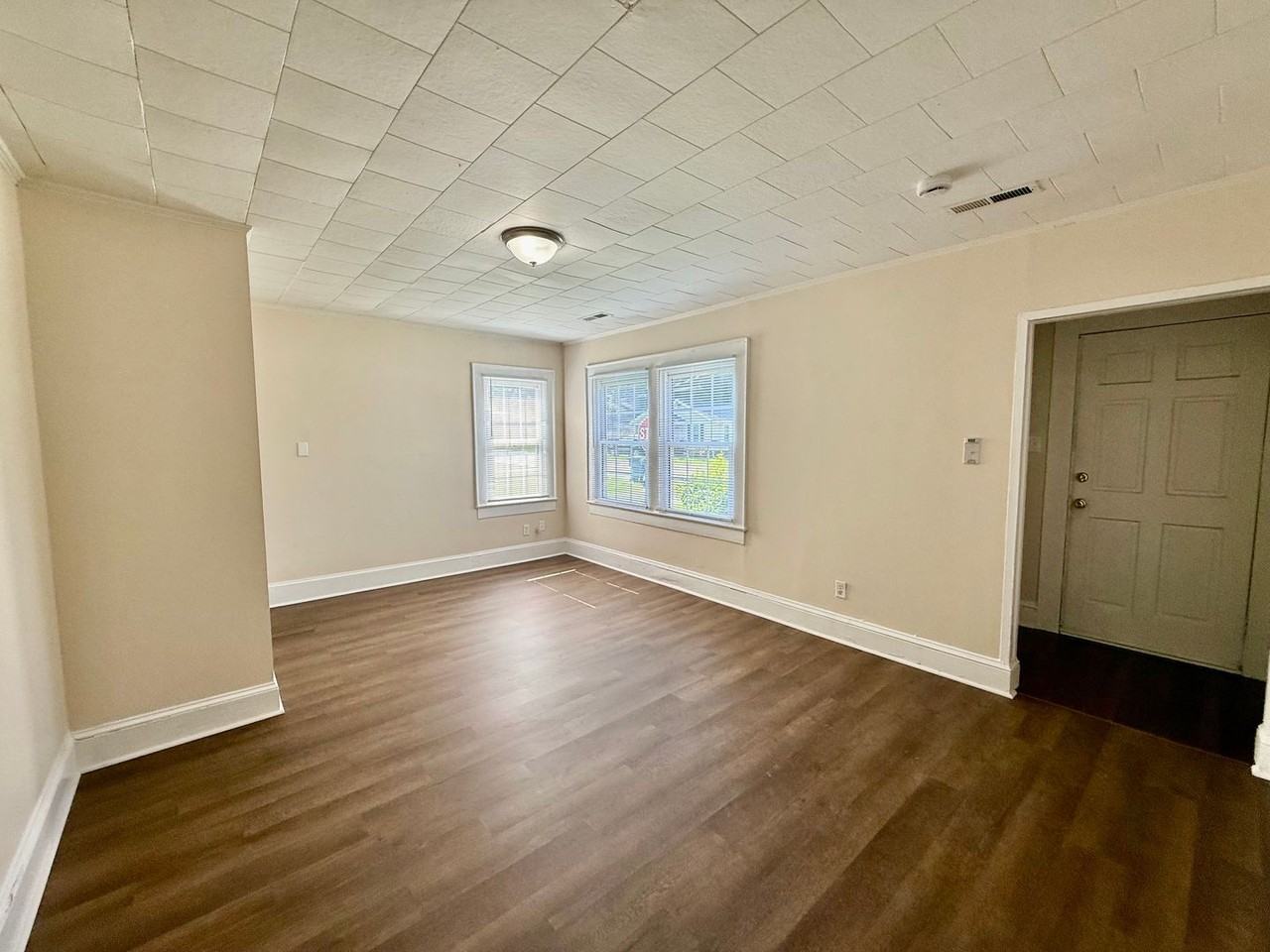 311 Providence Rd - Photo 2 of 11