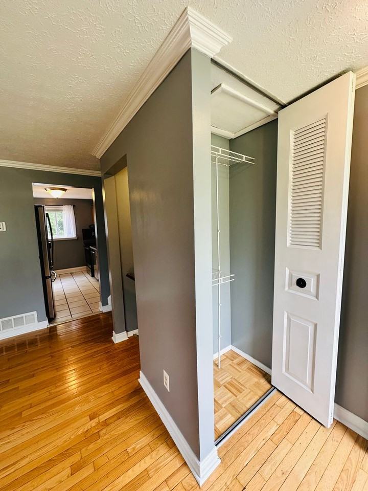 1416 Hagen Rd - Photo 5 of 50