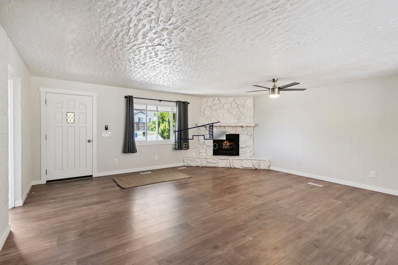 3134 N 450 E - Photo 2 of 35