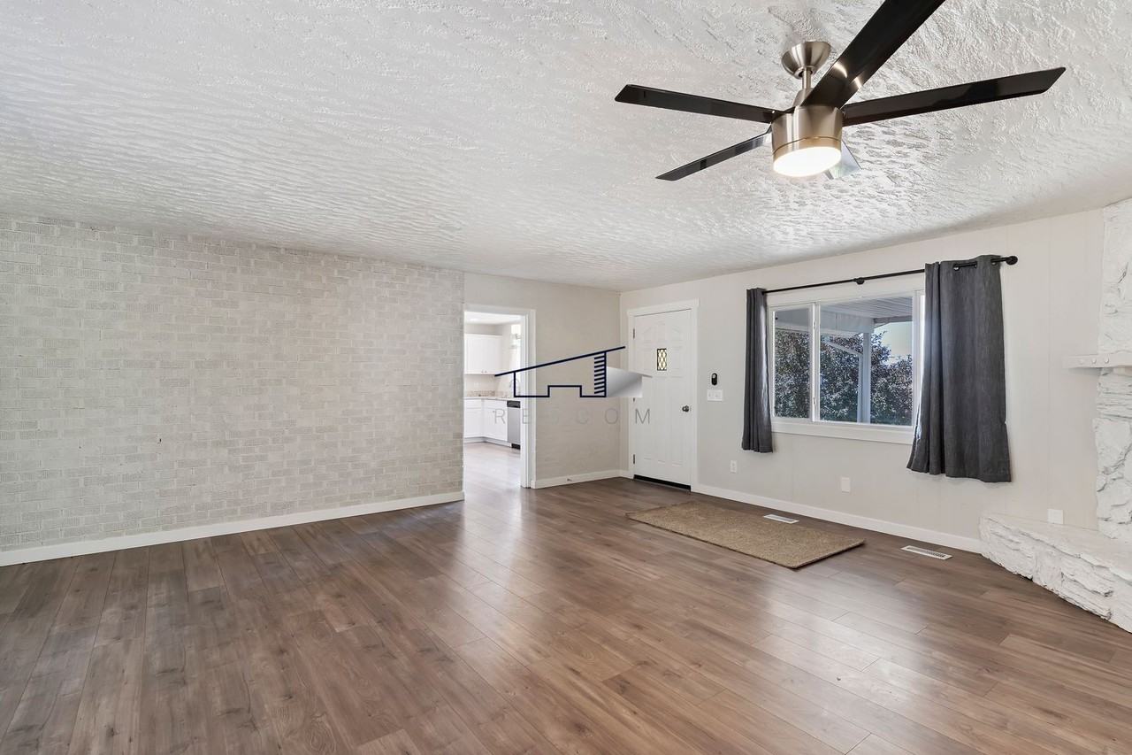 3134 N 450 E - Photo 4 of 35