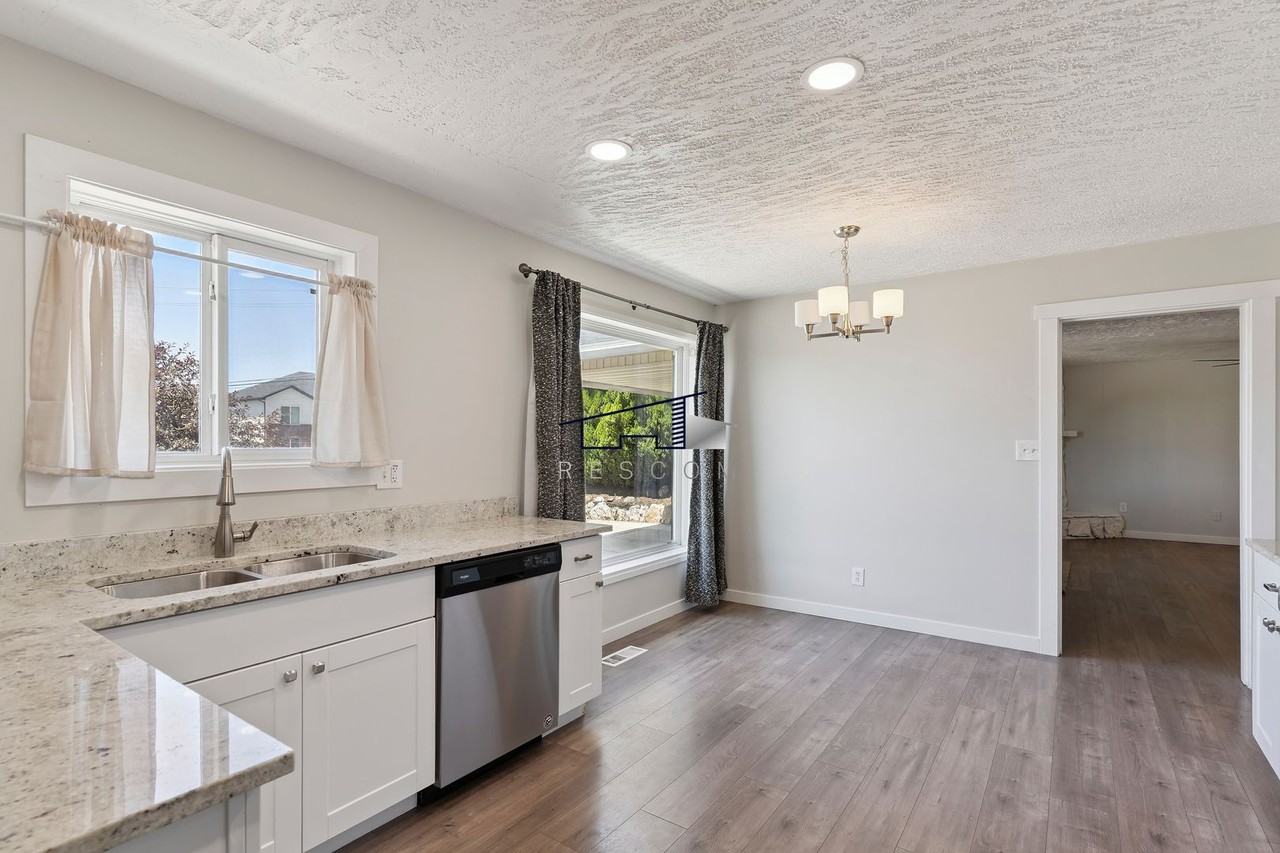 3134 N 450 E - Photo 5 of 35