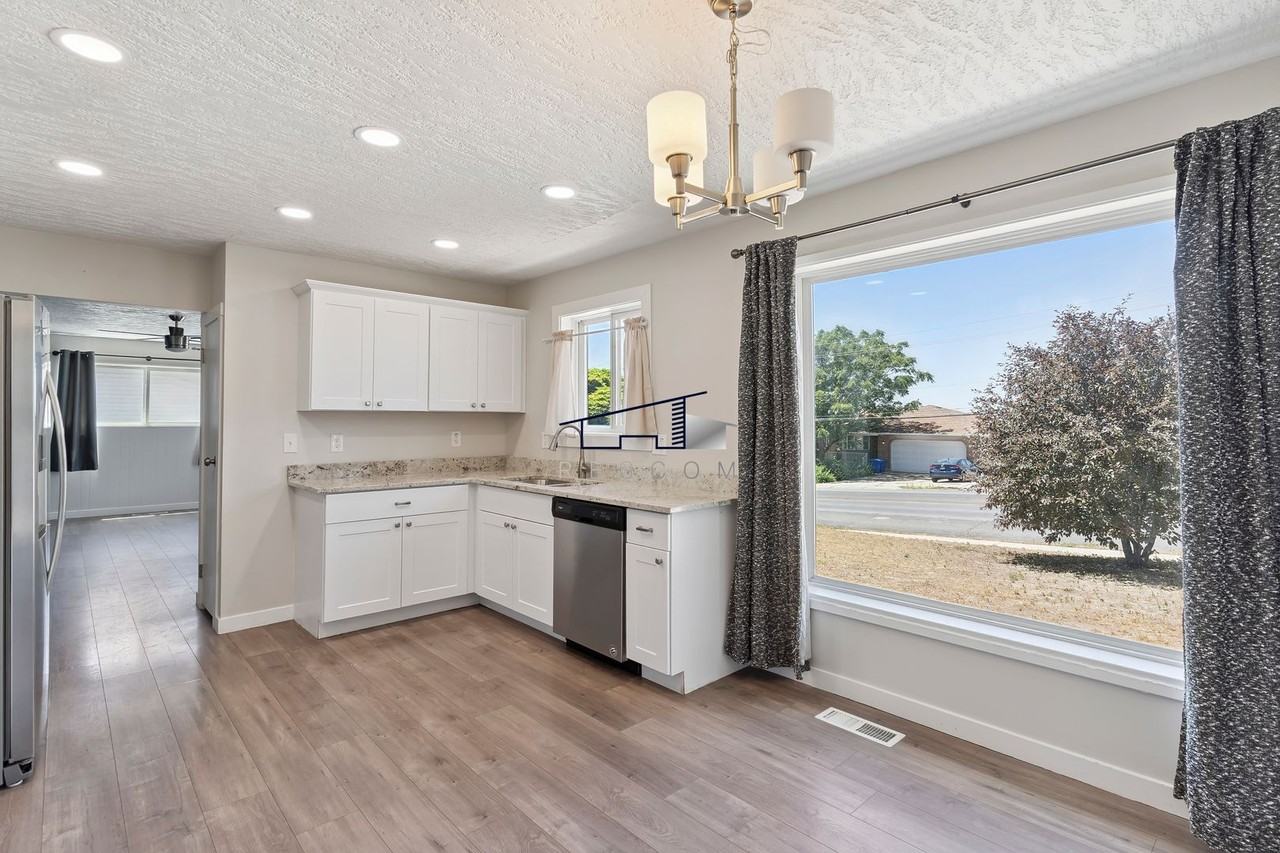 3134 N 450 E - Photo 7 of 35