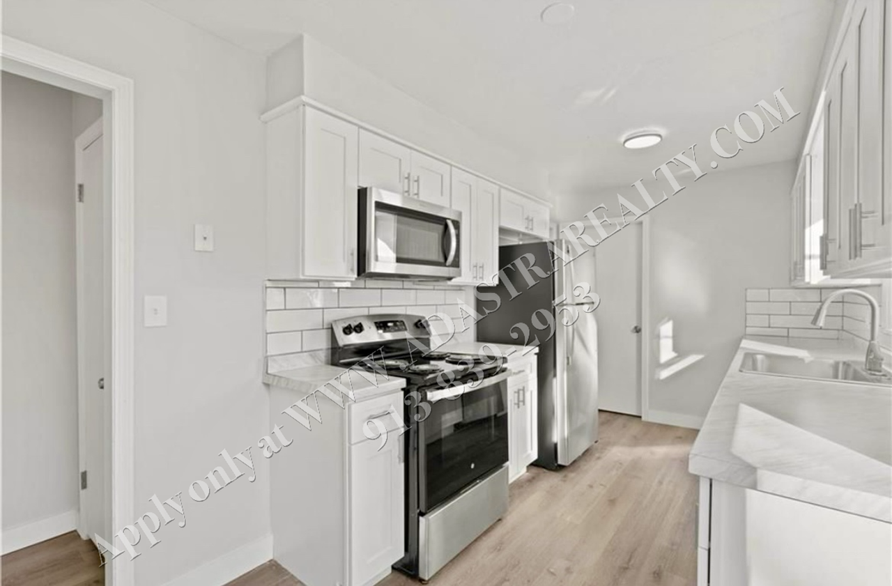 8605 Spring Valley Rd - Photo 7 of 16