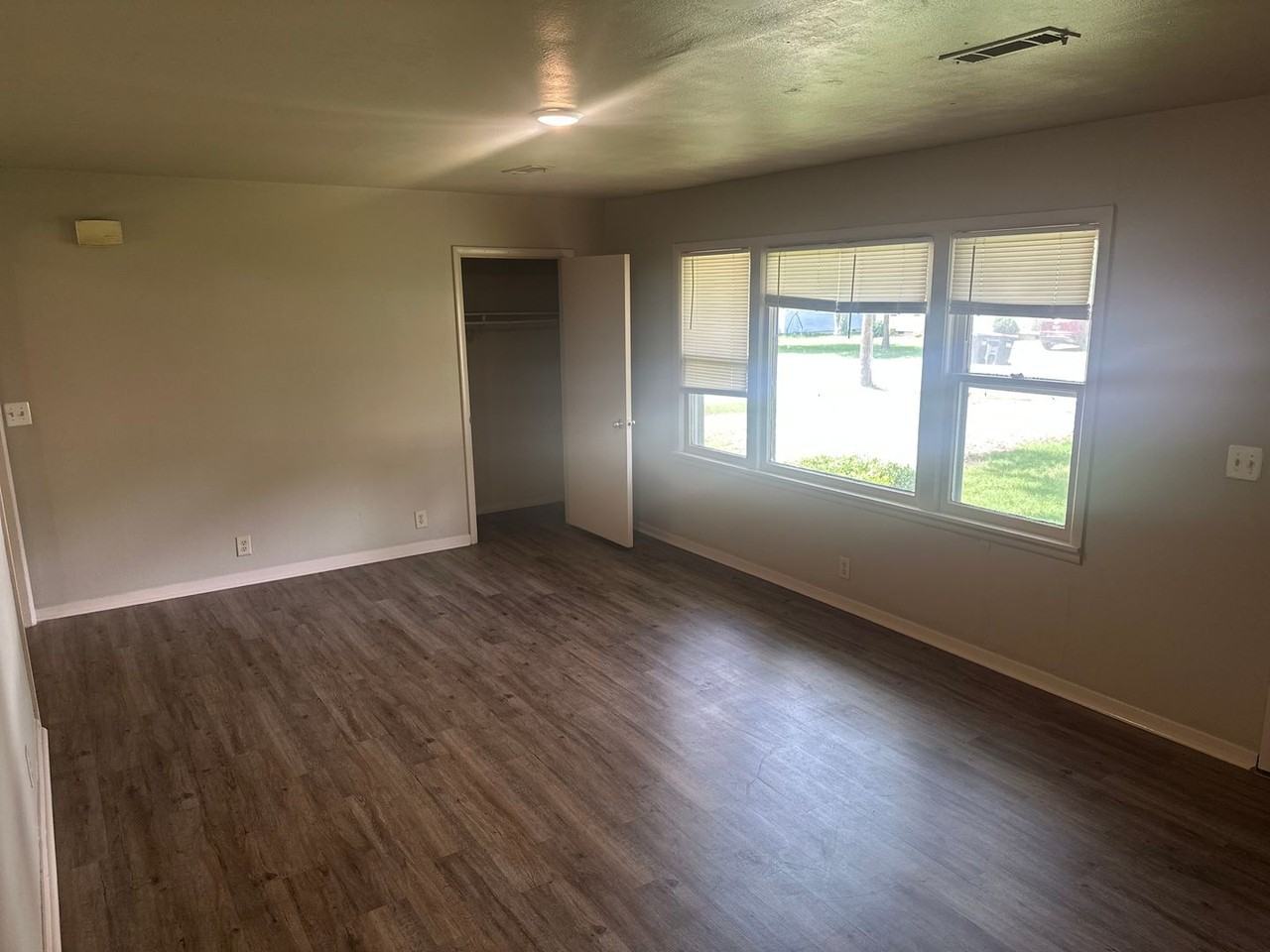 1007 Mayes Ave - Photo 2 of 25