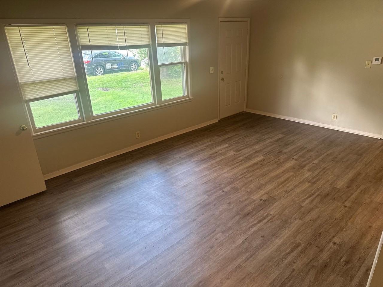 1007 Mayes Ave - Photo 4 of 25