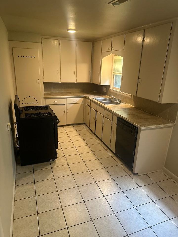 1007 Mayes Ave - Photo 5 of 25