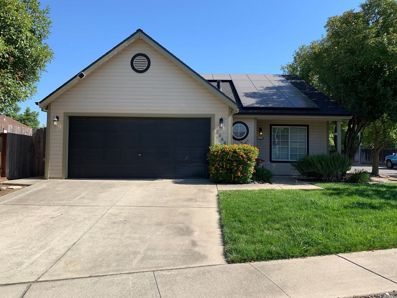 2088 Marilyn Dr - Photo 2 of 30