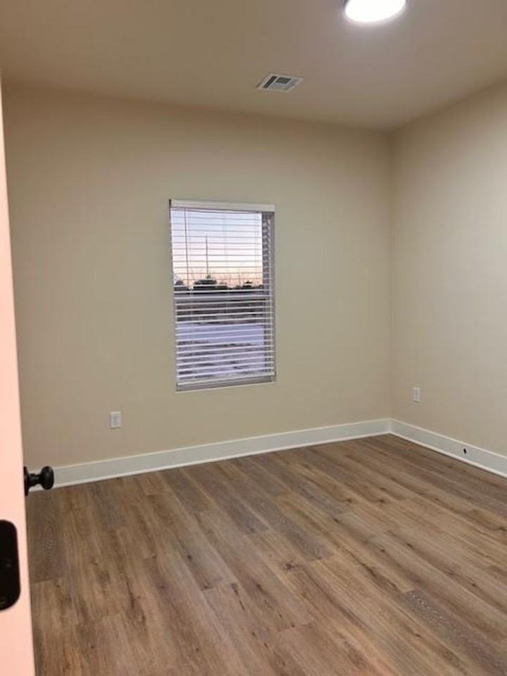 503 E Harper St - Photo 7 of 13