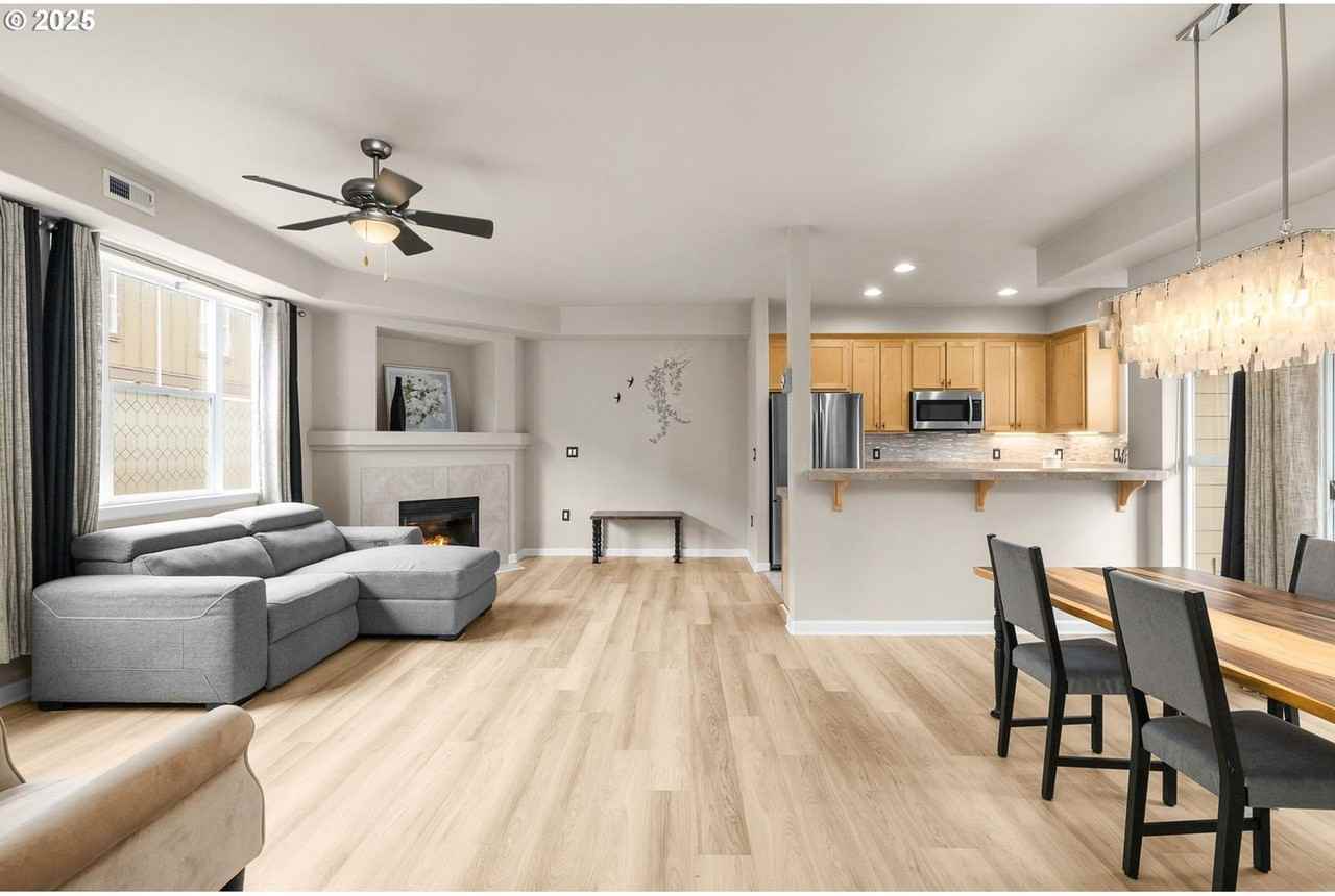 10955 Sw 130th Ave - Photo 4 of 32