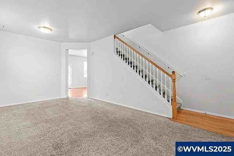 176 Acorn St - Photo 2 of 18