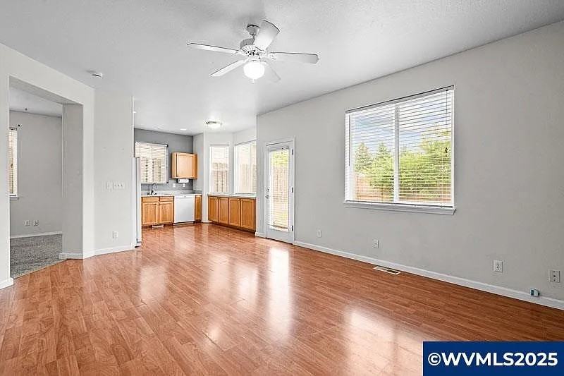 176 Acorn St - Photo 3 of 18