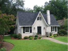 featured image of 230 S Gregg St